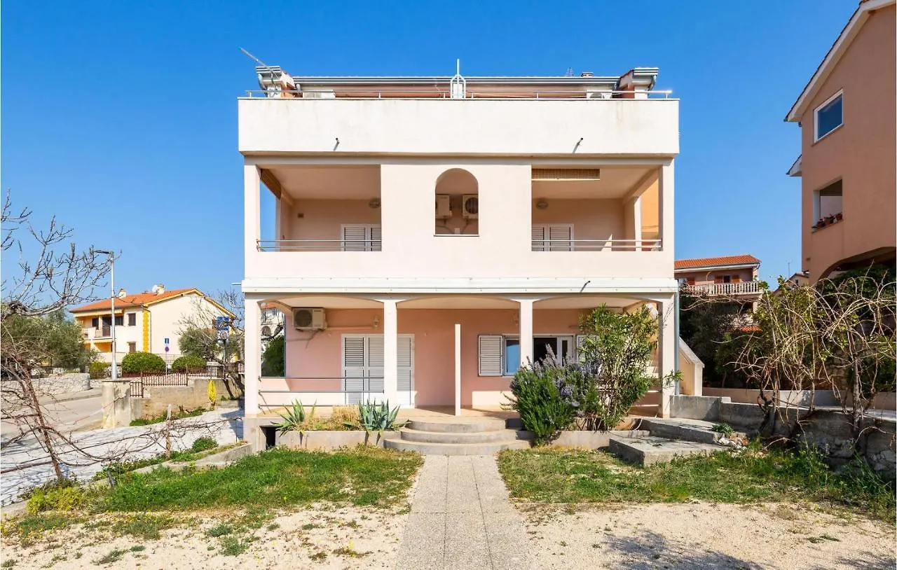 2 Bedroom Amazing Apartment In Cres Chorwacja