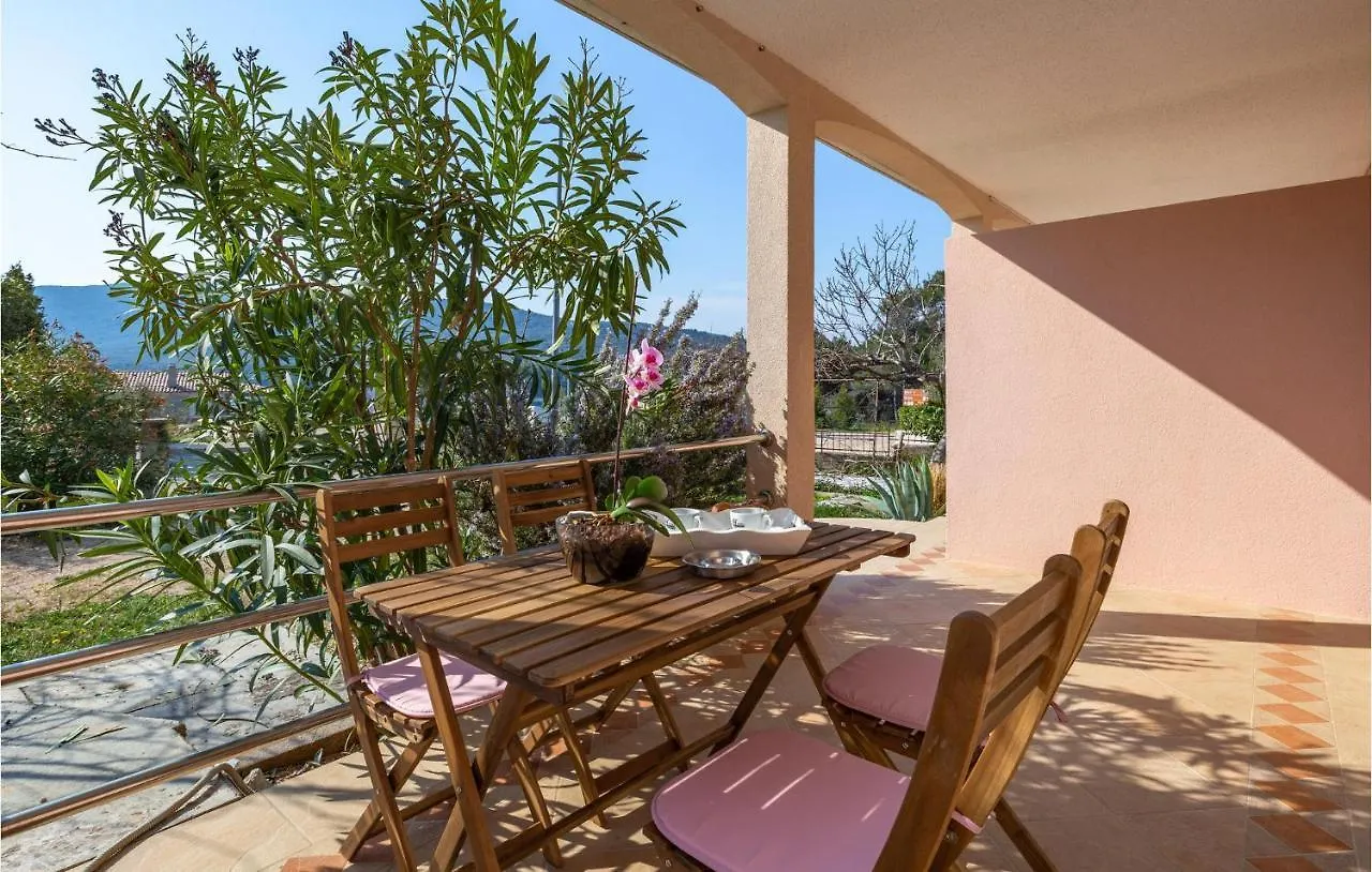 2 Bedroom Amazing Apartment In Cres
